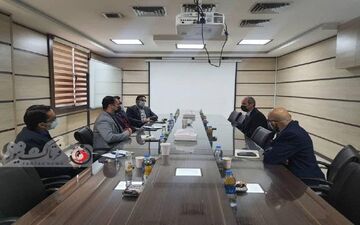 بازدید مشاور اقتصادی وزارت دفاع از مرکز نوآوری آما