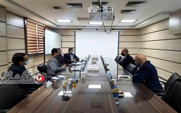 بازدید مشاور اقتصادی وزارت دفاع از مرکز نوآوری آما