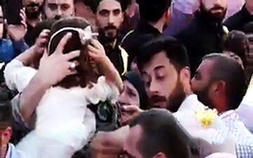 دیدار پدر رزمنده و دخترش پس از سه سال دوری + فیلم 
