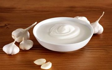 فشار خون بالا دارید؟ماست را با این ماده غذایی ترکیب کنید