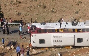 ۴تن از مصدومان حادثه واژگونی اتوبوس  به فرودگاه ارومیه منتقل شدند