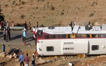 ۴تن از مصدومان حادثه واژگونی اتوبوس  به فرودگاه ارومیه منتقل شدند