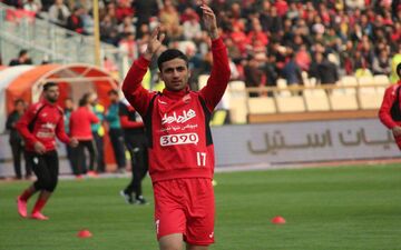سرمربی پرسپولیس استاد کشف پدیده های راست و چپ!
