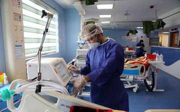 یک روانشناس: در هر خانواده یک نفر مسئول پیگیری اخبار کرونایی باشد
