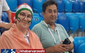 پدر و مادر سردار آزمون در ورزشگاه + عکس
