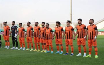 سرمربی مس ۴ بازیکن را کنار گذاشت