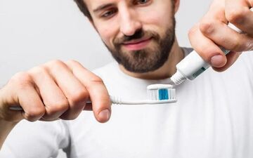 مسواک زدن قبل از صبحانه مفید است؟