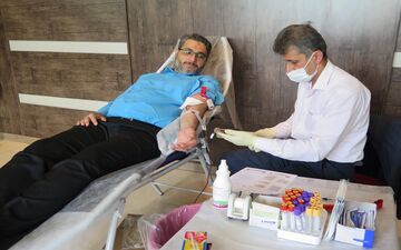 شرکت کارکنان بانک انصار در طرح جهادی اهدای خون+تصاویر