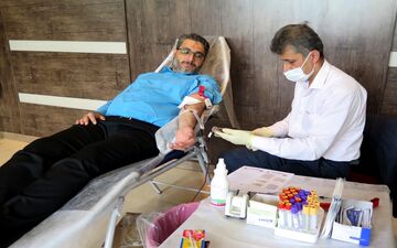شرکت کارکنان بانک انصار در طرح جهادی اهدای خون+تصاویر
