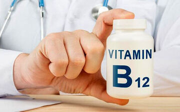 نشانه های کمبود ویتامین B۱۲ در کودکان کدامند؟