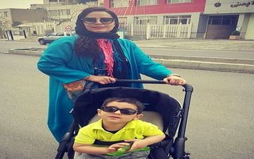 خیابان گردی سپیده خداوردی به همراه پسرش (عکس)