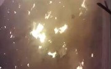 شدت سانحه سقوط هواپیمای اوکراینی از دوربین مداربسته یک کارگاه مبل‌سازى