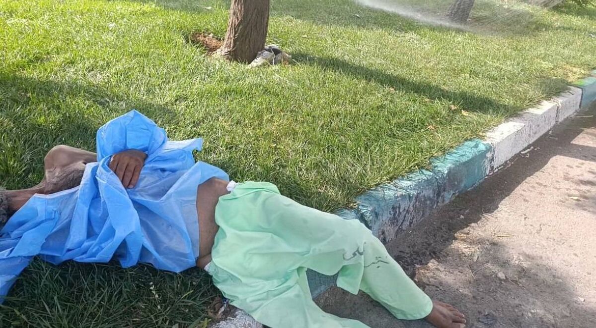 پشت صحنه روز خبرنگار؛ حاشیه بزرگراه و کنار برانکاردی از جنس نجات
