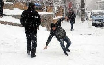 با فرد سُرخورده در برف چه کنیم؟