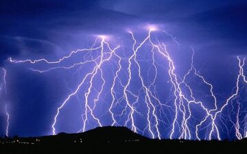 صاعقه جان یک نفر را در محور داراب گرفت