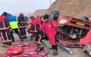واژگونی تریلی در محور دامغان ـ سمنان یک کشته و یک مصدوم بر جا گذاشت