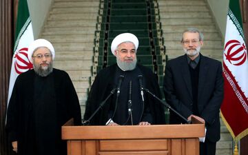 روحانی: همه هوشیار باشند که در زمین دشمن بازی نکنند/موضوع مالباختگان موسسات اعتباری یکی از محورهای مورد بررسی در نشست سران سه قوه