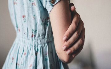  5 قدم برای کاهش تیرگی های پوستی