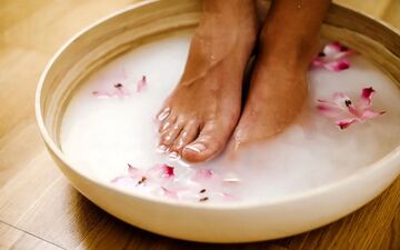 مزایای حمام کردن پا و روش انجام آن