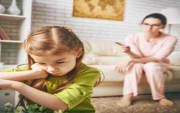 دروغ های مخرب پدر و مادرها به فرزندانشان| عواقب دروغ گفتن  به فرزند