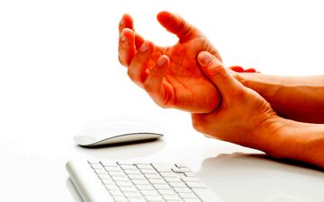علت خواب رفتگی دست و پا چیست؟