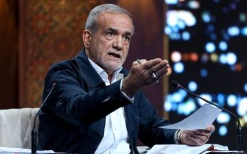 پزشکیان در یزد: عزیزی گفت نمیزاریم رییس جمهور بشی/ هواداران: غلط کرد غلط کرد