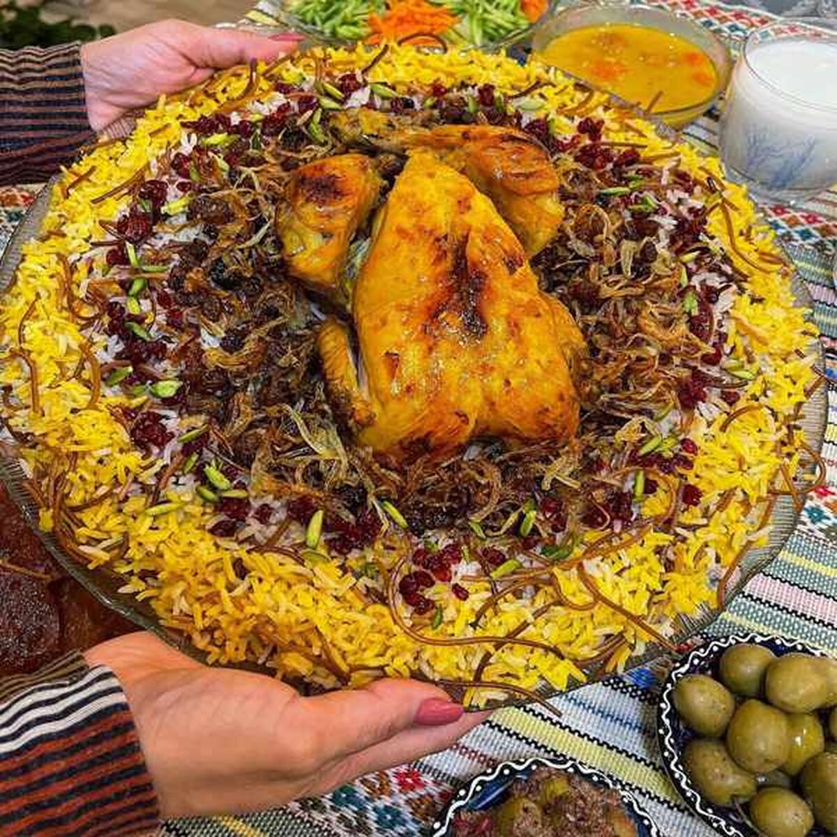 رشته پلو با مرغ طلایی خوشمزه و مجلسی رو این طوری درست کن