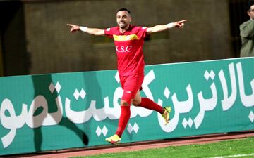 هدیه مدافع فولا به برادران و همشهری‌ها: گل !