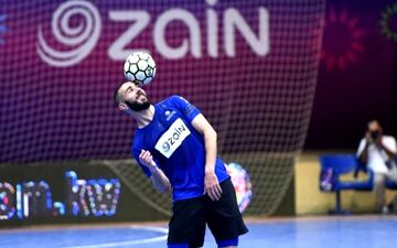 بنزما رئیس ناپولی را "دیوانه" خواند