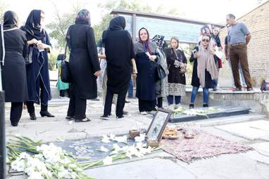 گزارش تصویری سالگرد دکتر ایراندخت میرهادی زشک انسان دوست و مردمی؛ هنرمند، شاعر، نویسنده و هنرپیشه تئاتر همدان