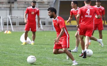 بازیساز تخصصی پرسپولیس در مشهد بازی می کند