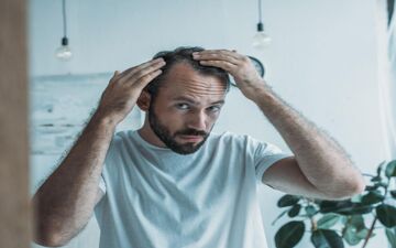 یک اتفاق استرس‌زا برای شروع روند ریزش مو کافی است
