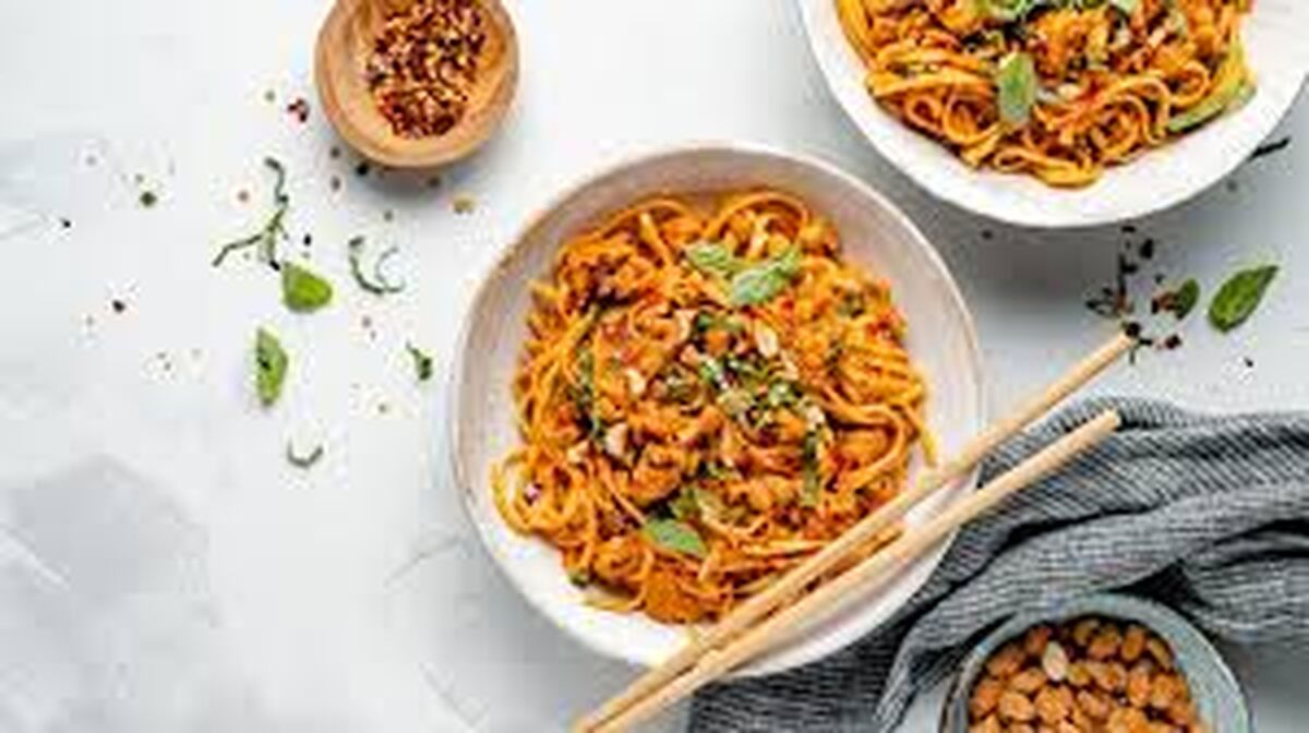 طرز تهیه نودل فوری با تخم مرغ و سبزیجات