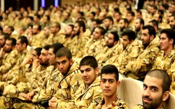 سربازان مناطق سیل زده منتظر خبر خوش باشند