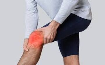 گرفتگی عضلات زانو؛ علائم، عوامل خطر و روش‌های تسکین درد
