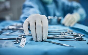 جراحی موفقیت آمیز خروج توده 8 سانتی متری از مغز دختر 13 ساله در این بیمارستان تهران