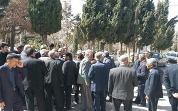 تجمع مردم پاتاوه در دانشگاه علوم پزشکی یاسوج/کلاهبرداری با استفاده از آنفلوانزای مرغی در کهگیلویه !