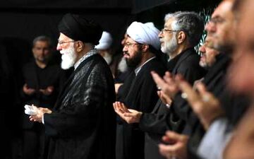 با حضور رهبر معظم انقلاب؛ مراسم عزاداری شام غریبان در حسینیه امام خمینی(ره) برگزار شد