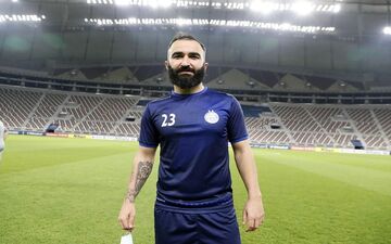 بالاخره یکی دست این بازیکن استقلال را گرفت!