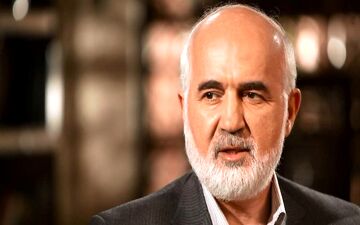 توکلی: چرا بانک مرکزی اموال ملت را به یک بانک خصوصی حاتم‌بخشی می‌کند؟