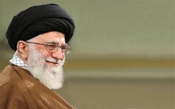 واکنش رهبر انقلاب وقتی که مجری مراسم به مداح اردبیلی اجازه ادامه مداحی نمی‌دهد +فیلم