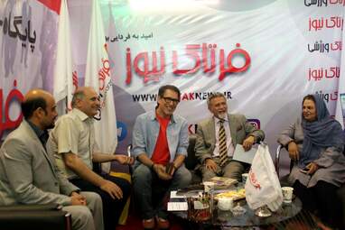 حضور فرهاد جم در غرفه فرتاک نیوز به روایت تصویر