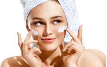 تفاوت کرم آبرسان و مرطوب کننده در مراقبت از پوست| کدام یک را برای پوست خود انتخاب کنیم؟

