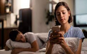 تاثیر خیانت بر روی همسر وفادار و همسرگناهکار چیست؟