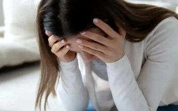 چرا دختران نوجوان بیشتر افسرده می‌شوند