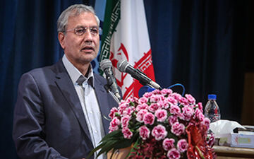 اتفاق غیرمنتظره هنگام سخنرانی وزیر کار!/ خاطره علی ربیعی از میخ گذاشتن روی ریل راه آهن + فیلم