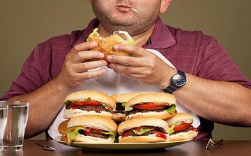 با پرخوری عصبی چکار کنیم؟ | درمان طب سنتی برای پرخوری عصبی | راهکاری جدید برای درمان پرخوری عصبی