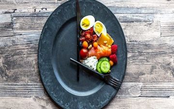  این ساعت روز غذا بخورید دو برابر لاغر می شوید