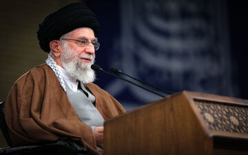 ویدئو / روایت عطاءالله مهاجرانی از پیش‌بینی‌های تاریخی و راهبردی آیت‌الله خامنه‌ای در سال ۱۳۵۹