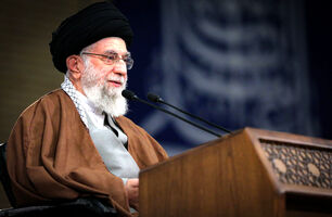 ویدئو / روایت عطاءالله مهاجرانی از پیش‌بینی‌های تاریخی و راهبردی آیت‌الله خامنه‌ای در سال ۱۳۵۹